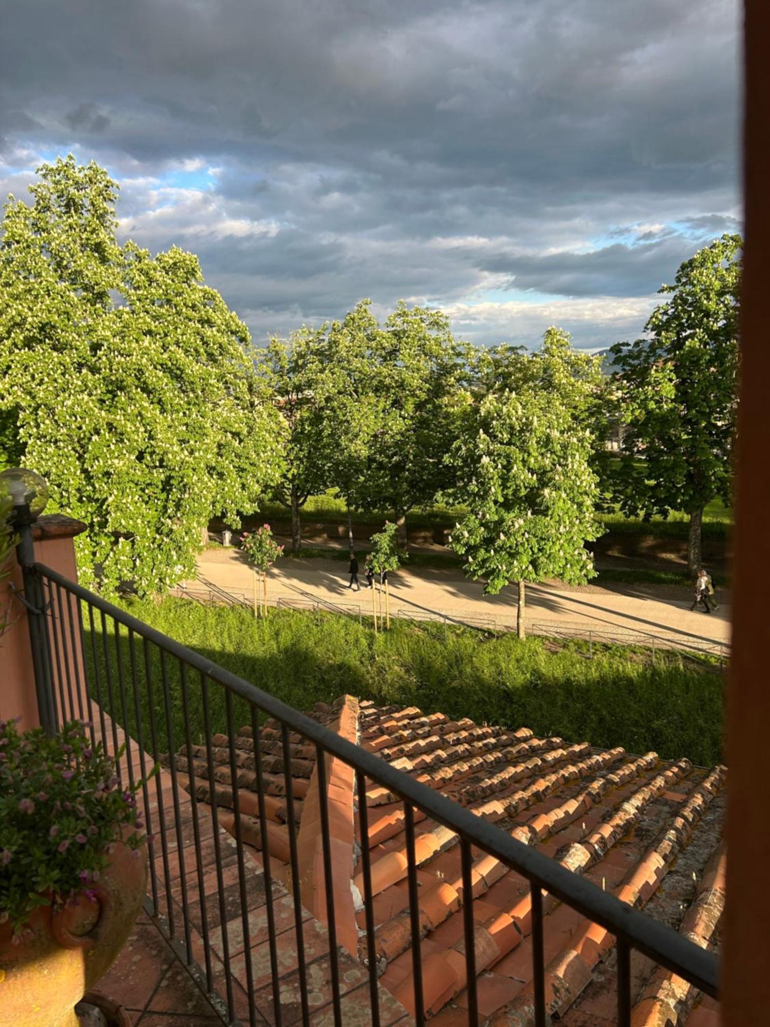 Apartamento La Terrazza Fra Le Torri Lucca Exterior foto
