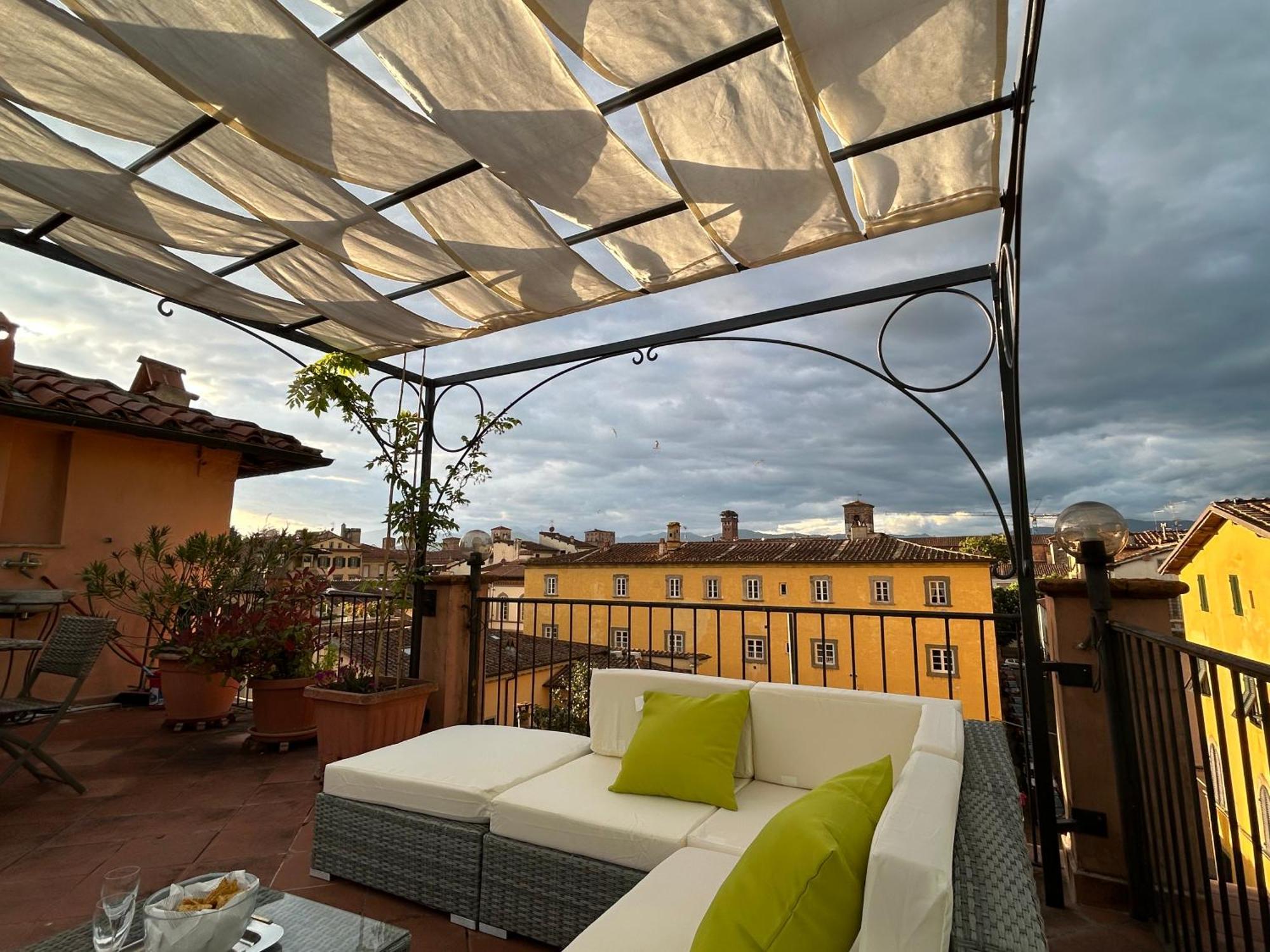 Apartamento La Terrazza Fra Le Torri Lucca Exterior foto