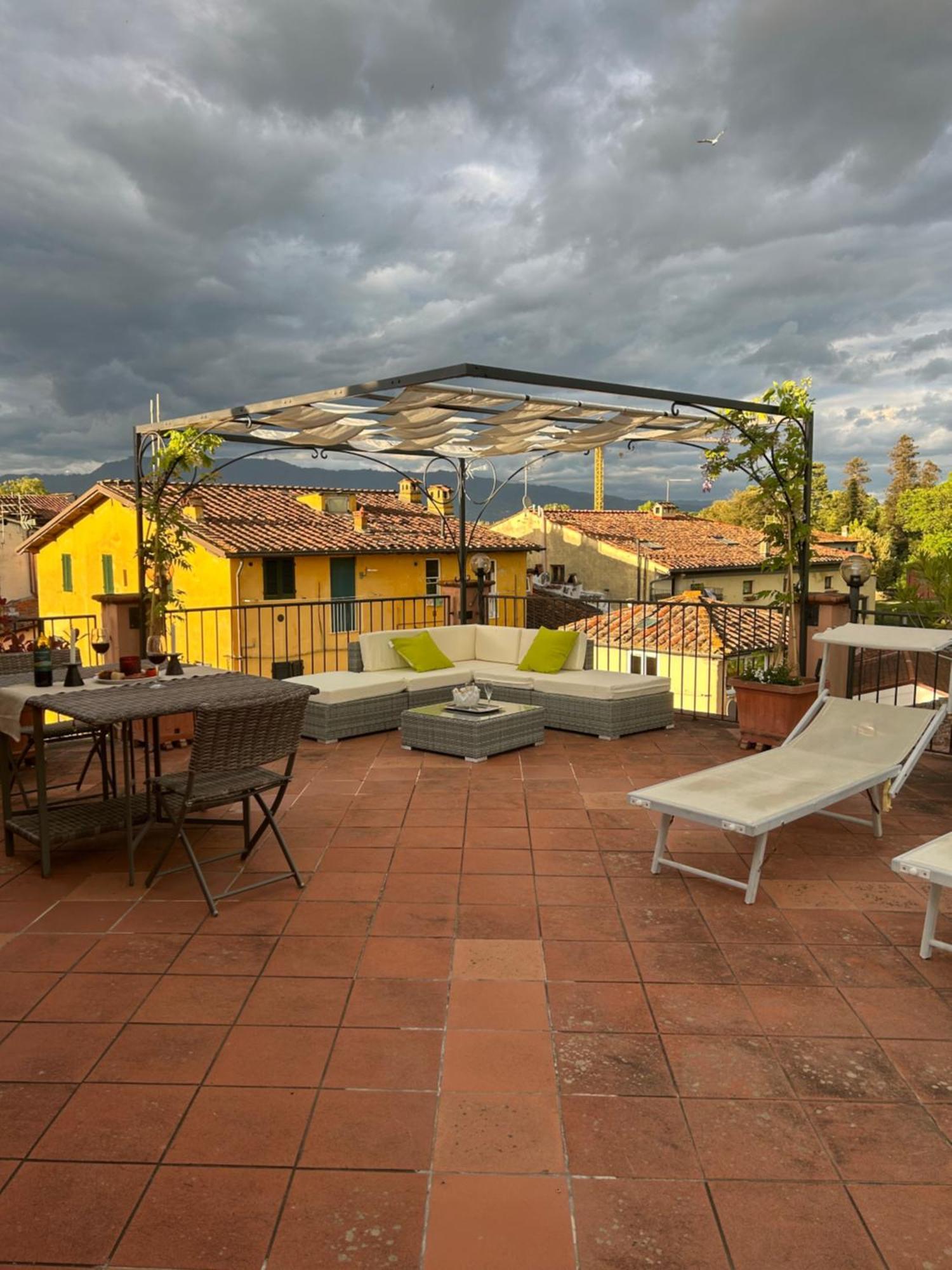 Apartamento La Terrazza Fra Le Torri Lucca Exterior foto